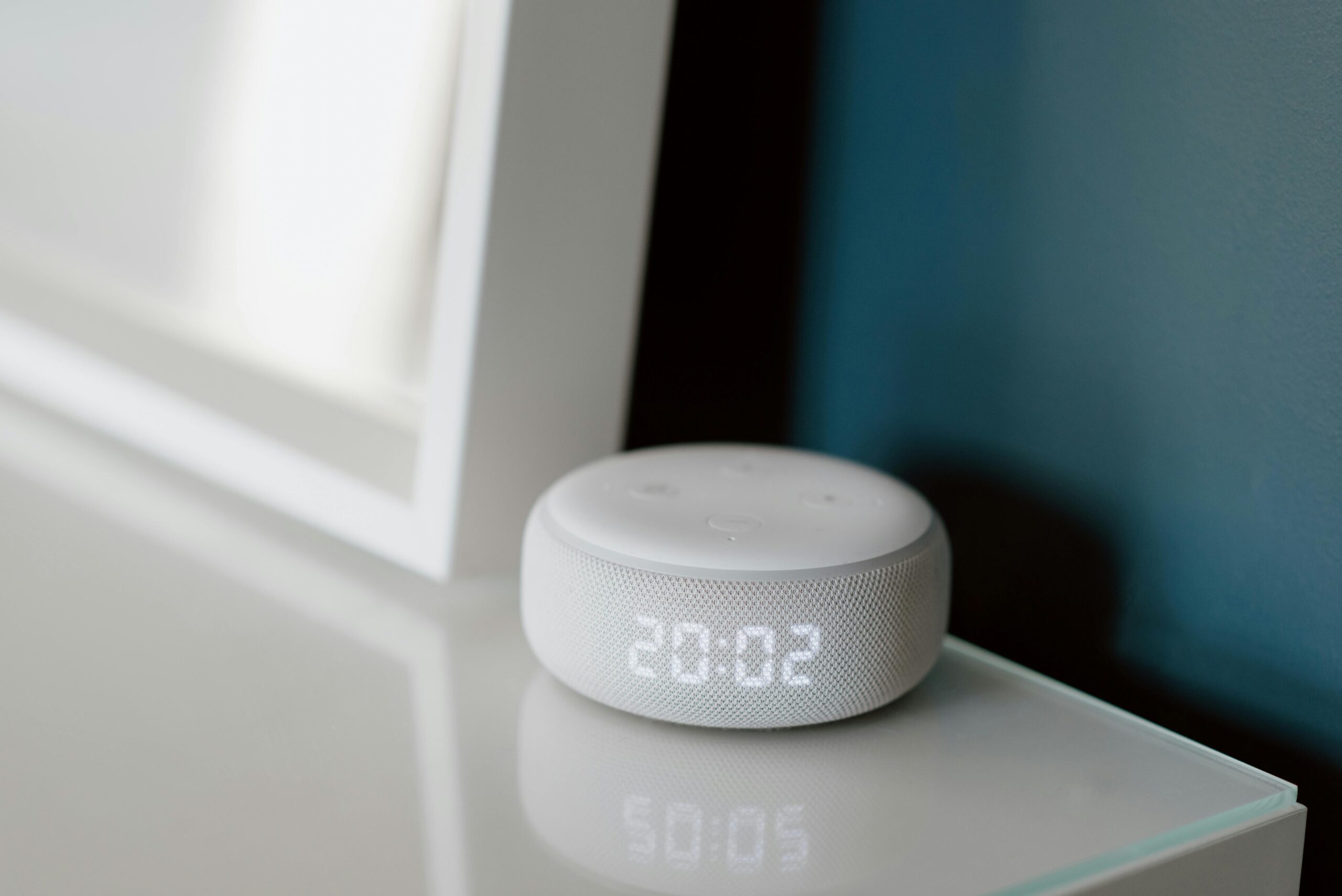 AI voice assistant helping a business with customer service