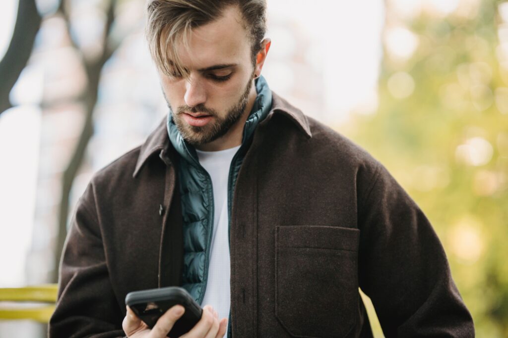 HVAC technician responding to a missed call with a text message